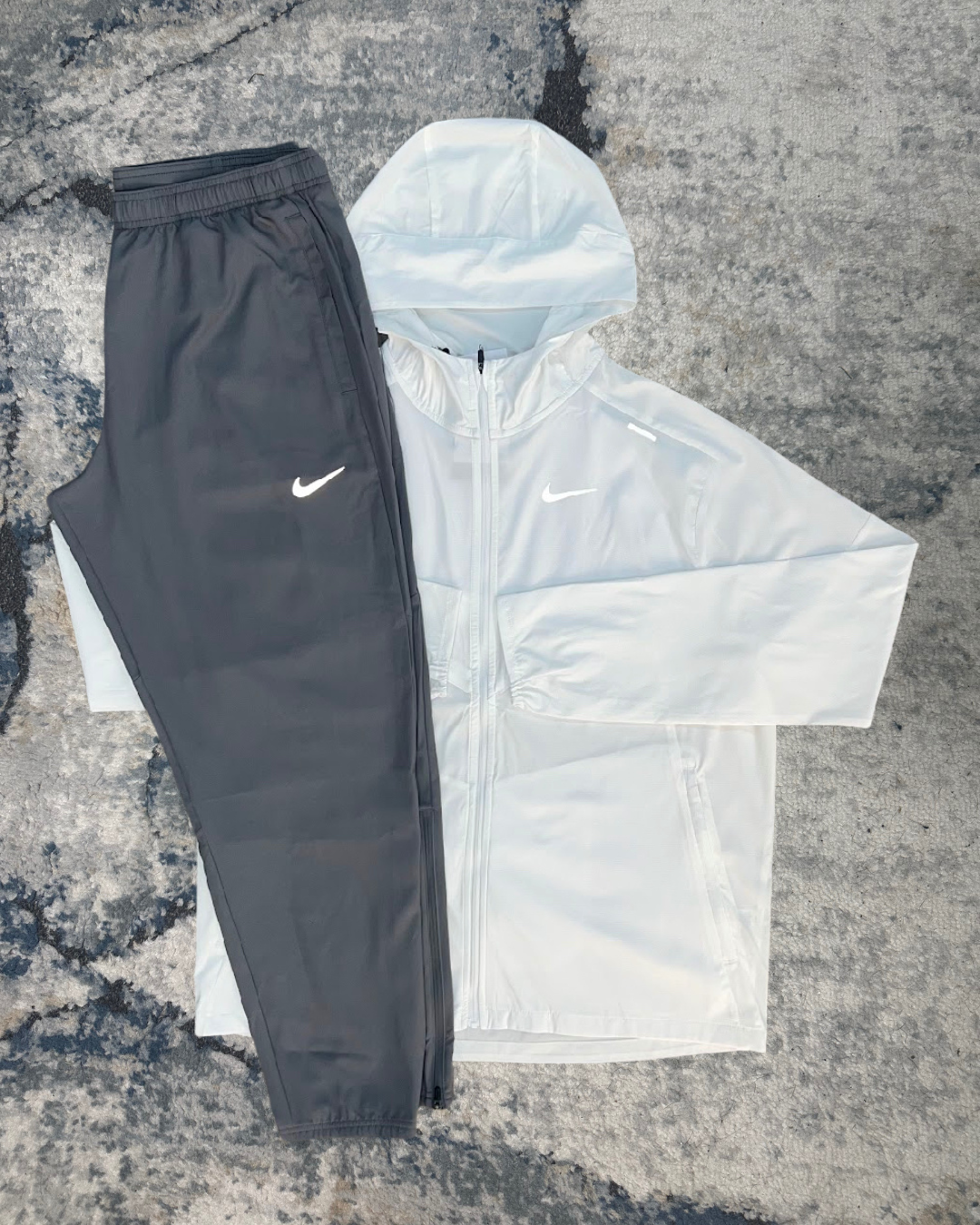 Nike Windrunner Set (White/Grey)