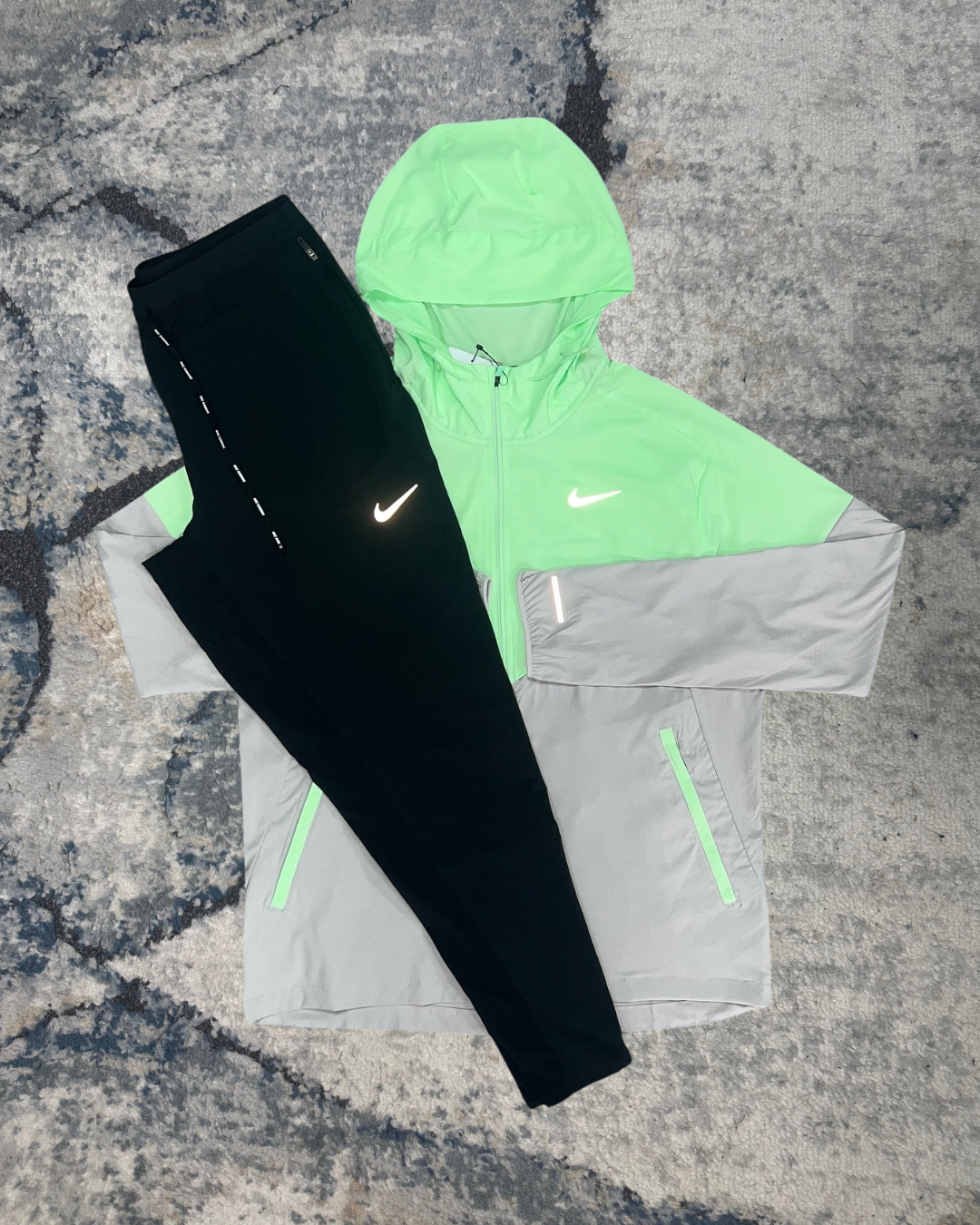 Nike Windrunner Set (Volt/Black)